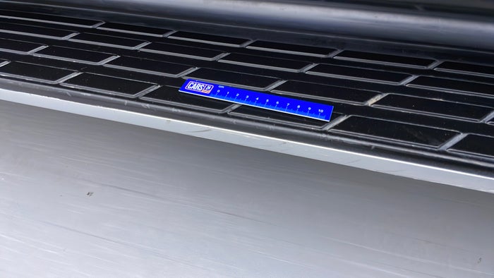 MITSUBISHI PAJERO-Running Board RHS Scratch
