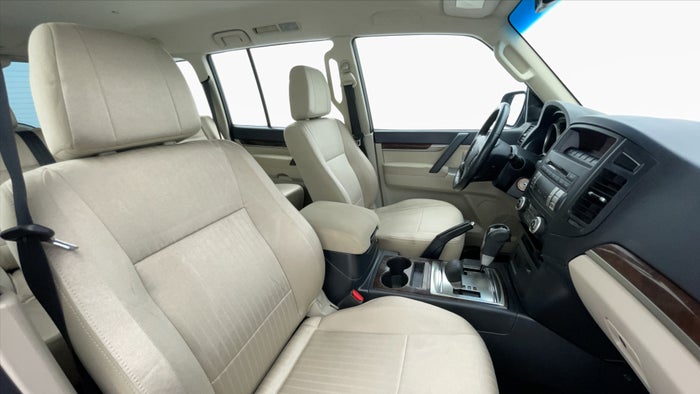 MITSUBISHI PAJERO-Right Side Front Door Cabin View
