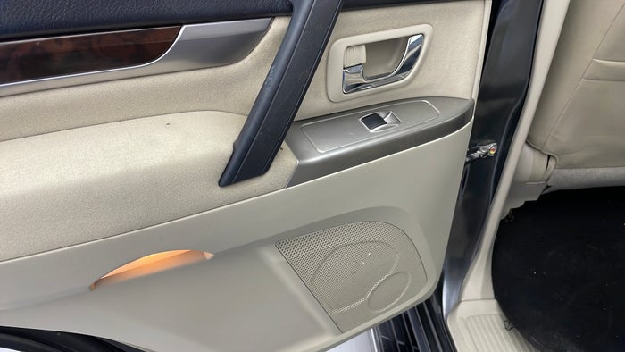 MITSUBISHI PAJERO-Door Interior LHS rear Scratch