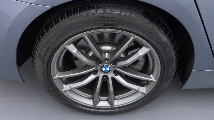 BMW 520I-Alloy Wheel RHS Rear Scratch