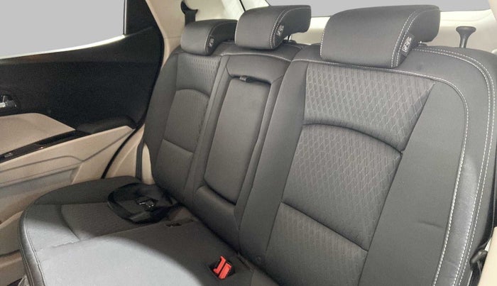 2019 Mahindra XUV300 W8 1.5 DIESEL AMT, Diesel, Automatic, 4,227 km, Right Side Rear Door Cabin