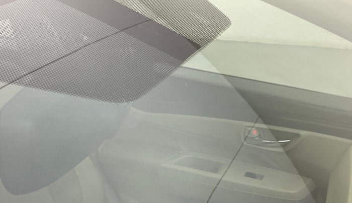 2014 Maruti Ciaz ZXI, Petrol, Manual, 86,216 km, Front windshield - Minor spot on windshield