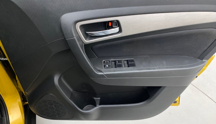 2017 Maruti Vitara Brezza ZDI PLUS DUAL TONE, Diesel, Manual, 46,903 km, Driver Side Door Panels Control