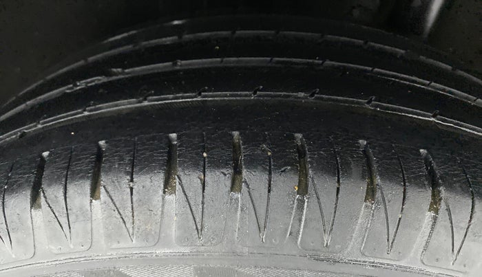 2017 Maruti Vitara Brezza ZDI PLUS DUAL TONE, Diesel, Manual, 46,903 km, Left Rear Tyre Tread