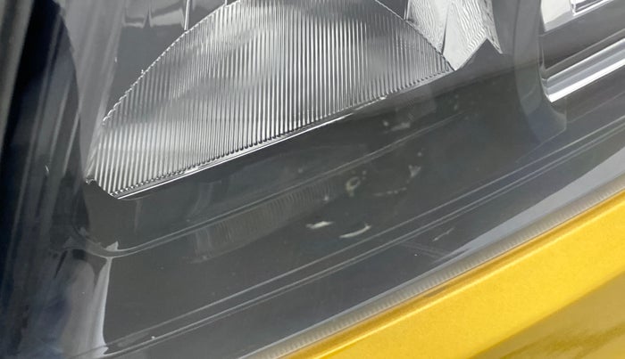 2017 Maruti Vitara Brezza ZDI PLUS DUAL TONE, Diesel, Manual, 46,903 km, Left headlight - Minor scratches