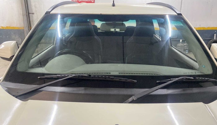 2016 Mahindra Kuv100 K8 D 6 STR, Diesel, Manual, 67,974 km, Front windshield - Minor spot on windshield