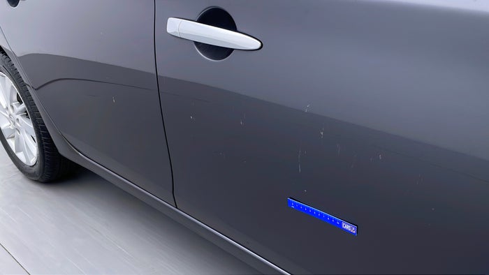 NISSAN SENTRA-Door Exterior RHS Front Scratch