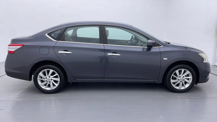 NISSAN SENTRA-Right Side View