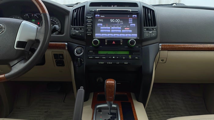 TOYOTA LAND CRUISER-Center Console