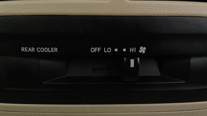 TOYOTA LAND CRUISER-Rear AC Temperature Control