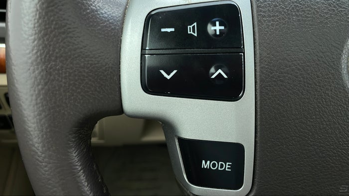 TOYOTA LAND CRUISER-Drivers Control