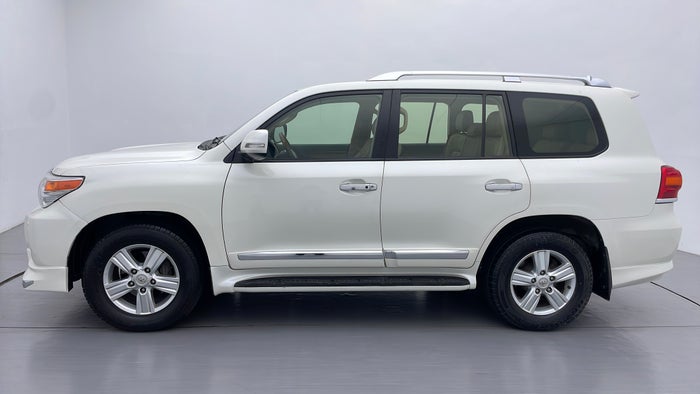TOYOTA LAND CRUISER-Left Side View