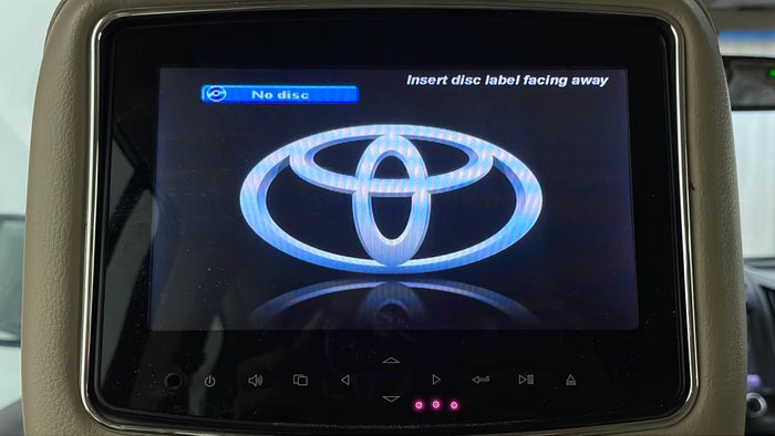 TOYOTA LAND CRUISER-Display Screen For Rear Passengers