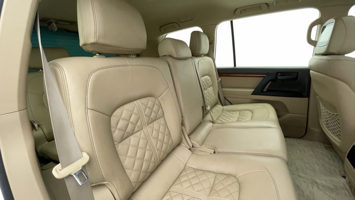 TOYOTA LAND CRUISER-Right Side Door Cabin View
