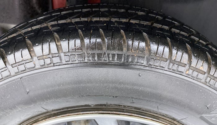 2018 Maruti Swift VXI D, Petrol, Manual, 58,072 km, Right Rear Tyre Tread