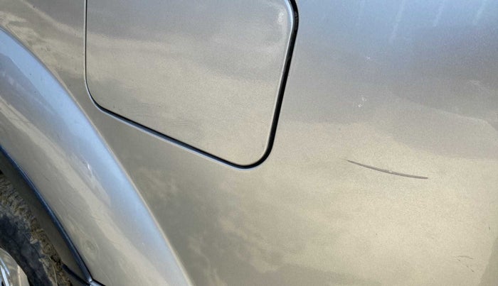 2014 Mahindra XUV500 W8, Diesel, Manual, 86,014 km, Left quarter panel - Minor scratches