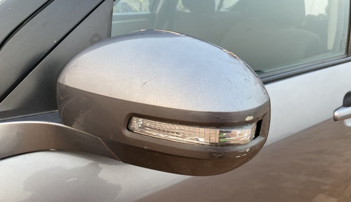 2011 Maruti Swift ZXI, Petrol, Manual, 22,572 km, Left rear-view mirror - Indicator light has minor damage