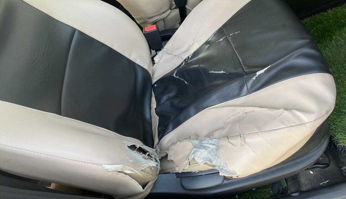 2018 Hyundai Eon ERA +, Petrol, Manual, 52,406 km, Driver seat - Cover slightly torn