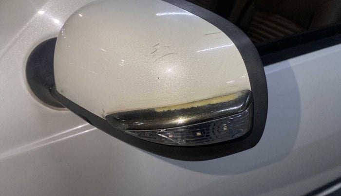 2015 Renault Duster 85 PS RXL OPT, Diesel, Manual, 43,255 km, Left rear-view mirror - Indicator light has minor damage