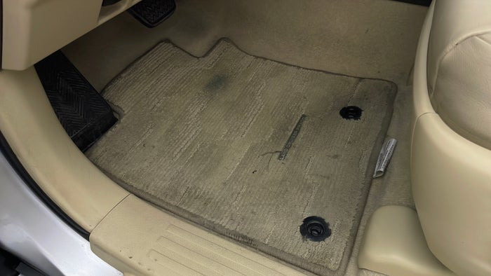 TOYOTA PRADO-Flooring Front LHS Stain