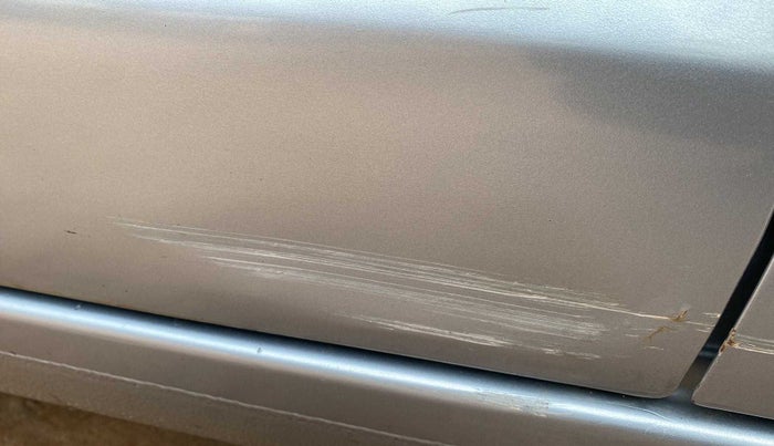 2014 Maruti Ertiga VXI, Petrol, Manual, 44,492 km, Right rear door - Minor scratches