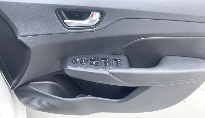 2020 Hyundai Verna SX (O) 1.0 TURBO DCT, Petrol, Automatic, 29,611 km, Driver Side Door Panels Control