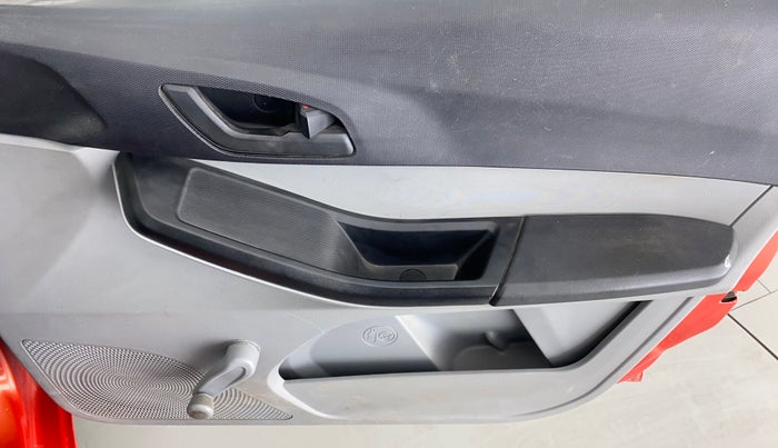 2021 Tata Tiago XE PETROL, Petrol, Manual, 25,399 km, Driver Side Door Panels Control