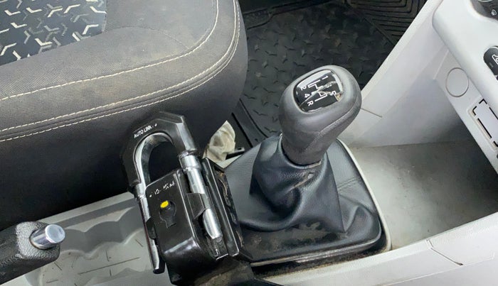 2021 Tata Tiago XE PETROL, Petrol, Manual, 25,399 km, Gear lever - Boot cover slightly torn