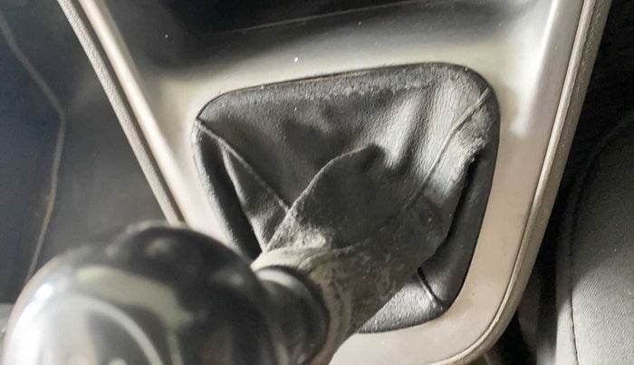 2014 Hyundai i10 MAGNA 1.1, Petrol, Manual, 79,304 km, Gear lever - Boot cover slightly torn