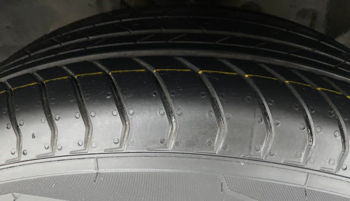 2016 Ford Ecosport TITANIUM 1.5L PETROL AT, Petrol, Automatic, 62,510 km, Right Front Tyre Tread