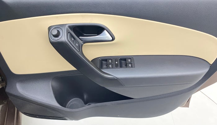 2016 Volkswagen Ameo COMFORTLINE 1.2, Petrol, Manual, 11,552 km, Driver Side Door Panels Control