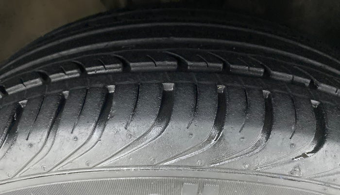 2016 Volkswagen Ameo COMFORTLINE 1.2, Petrol, Manual, 11,552 km, Right Front Tyre Tread