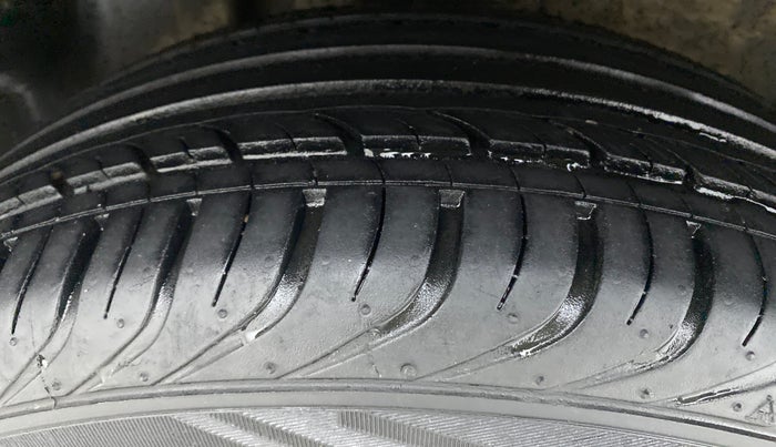 2016 Volkswagen Ameo COMFORTLINE 1.2, Petrol, Manual, 11,552 km, Right Rear Tyre Tread