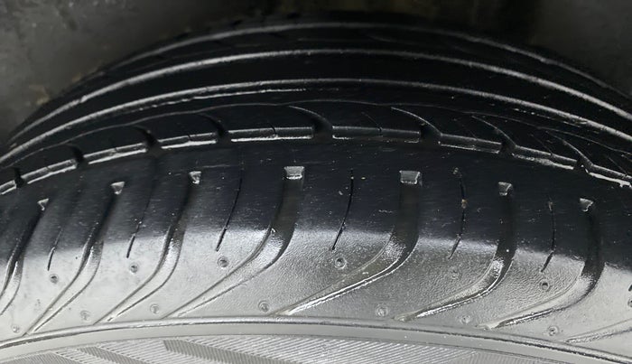2016 Volkswagen Ameo COMFORTLINE 1.2, Petrol, Manual, 11,552 km, Left Rear Tyre Tread