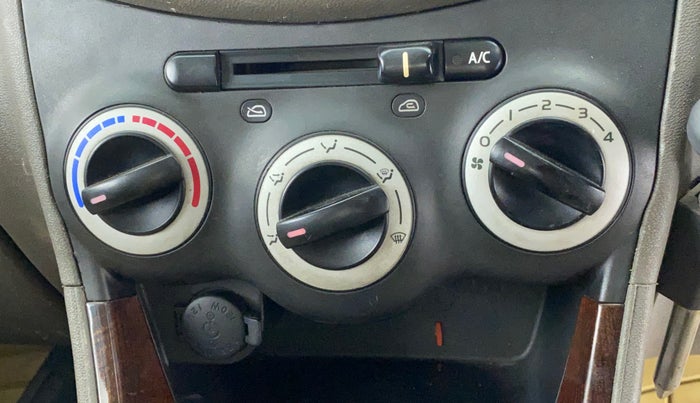 2014 Hyundai i10 MAGNA 1.1 IRDE2, Petrol, Manual, 66,490 km, AC Unit - Directional switch has minor damage