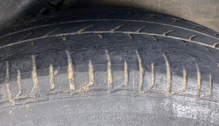 2014 Hyundai i10 MAGNA 1.1 IRDE2, Petrol, Manual, 66,490 km, Left Rear Tyre Tread