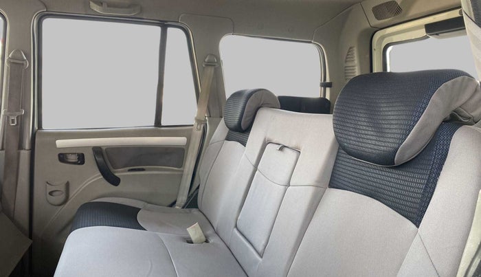2016 Mahindra Scorpio S10, Diesel, Manual, 93,799 km, Right Side Rear Door Cabin
