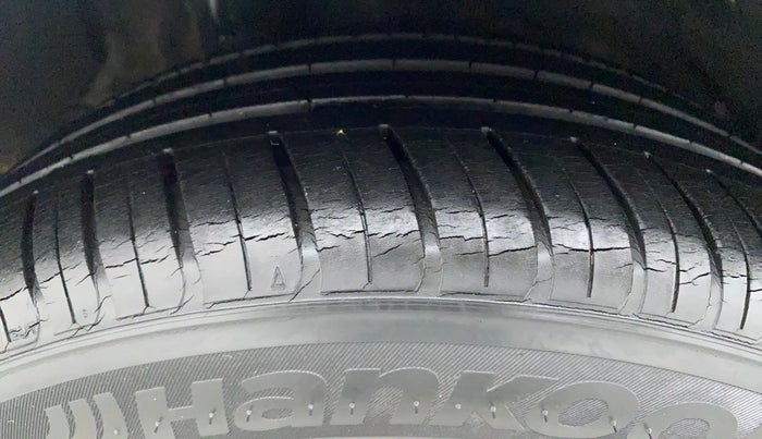2017 Hyundai New Elantra 2.0 SX MT PETROL, Petrol, Manual, 24,018 km, Right Rear Tyre Tread
