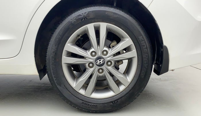 2017 Hyundai New Elantra 2.0 SX MT PETROL, Petrol, Manual, 24,018 km, Left Rear Wheel