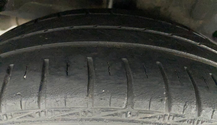 2013 Toyota Etios G, Petrol, Manual, 77,871 km, Right Rear Tyre Tread