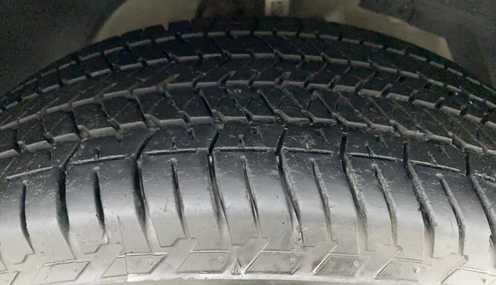 2019 Mahindra XUV500 W3, Diesel, Manual, 36,170 km, Right Front Tyre Tread