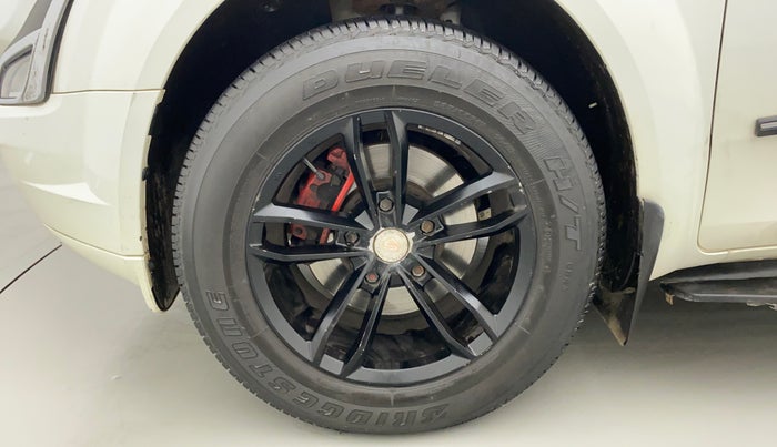 2019 Mahindra XUV500 W3, Diesel, Manual, 36,170 km, Left Front Wheel