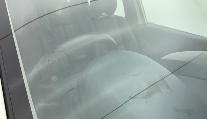 2019 Mahindra XUV500 W3, Diesel, Manual, 36,170 km, Front windshield - Minor spot on windshield