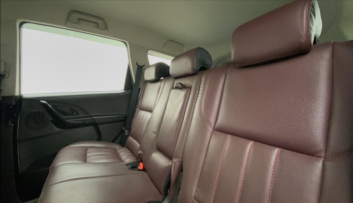2019 Mahindra XUV500 W3, Diesel, Manual, 36,170 km, Right Side Rear Door Cabin