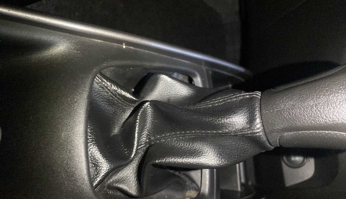 2021 Toyota Glanza V, Petrol, Manual, 58,508 km, Gear lever - Boot cover slightly torn