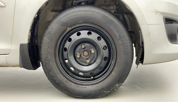 2012 Maruti Swift Dzire VXI, Petrol, Manual, 1,02,958 km, Right Front Wheel