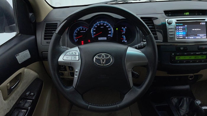 TOYOTA FORTUNER-Steering Wheel Close-up
