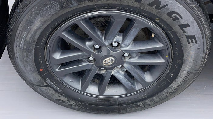 TOYOTA FORTUNER-Alloy Wheel RHS Rear Scratch