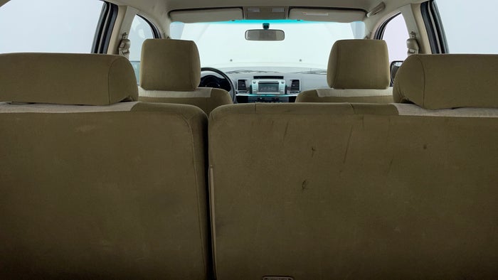 TOYOTA FORTUNER-Seat 2nd row RHS Scratch