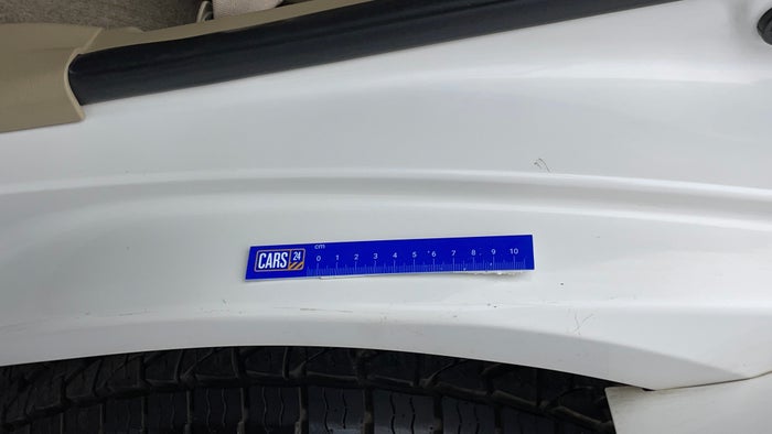 TOYOTA FORTUNER-Pillar LHS C Scratch